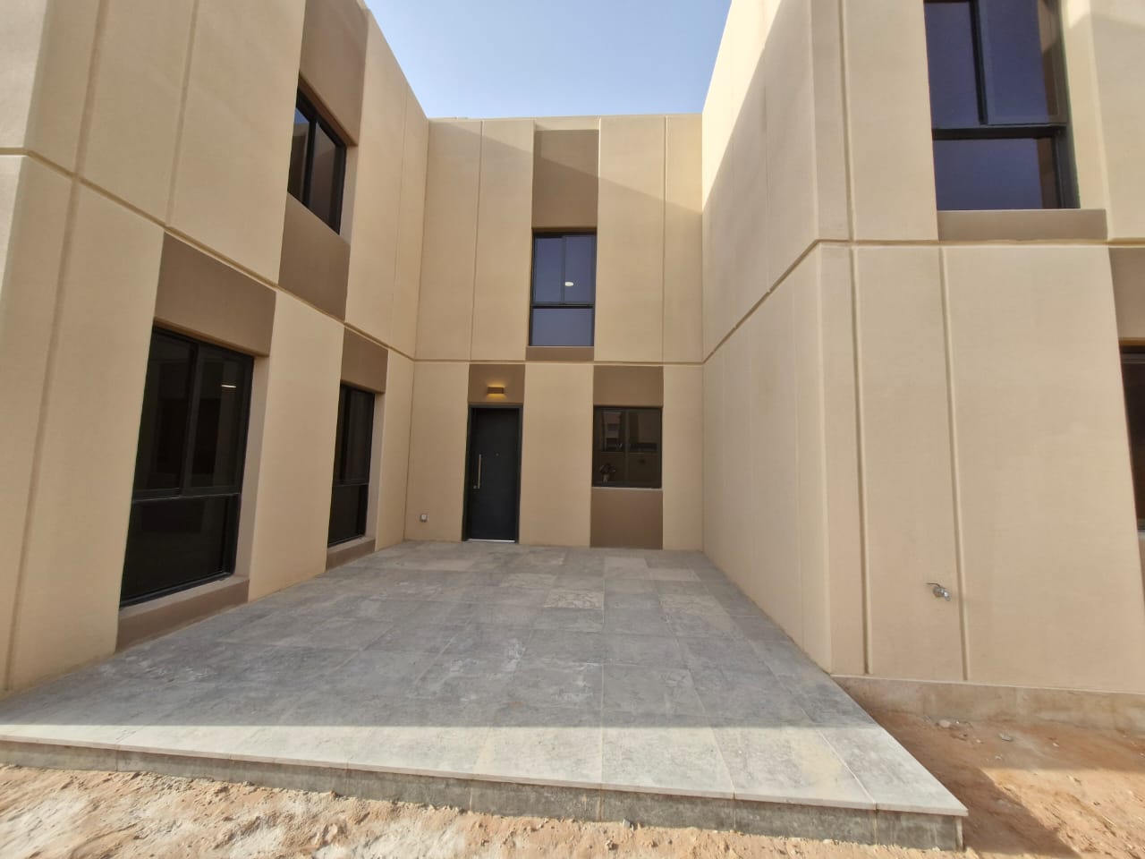 🏰 **Modern Luxury Villa | Sidra District – Roshn